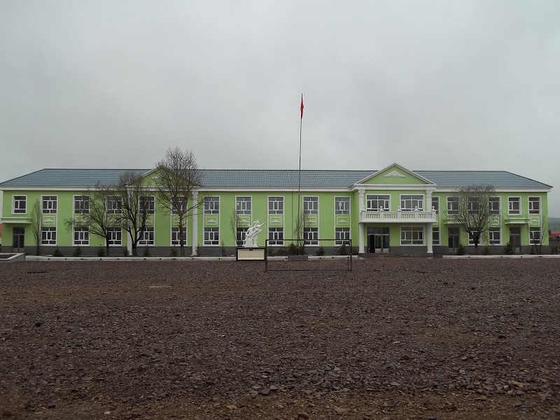  p>库都尔小学是牙克石市库都尔镇一所全日制完全小学,于1952年建校