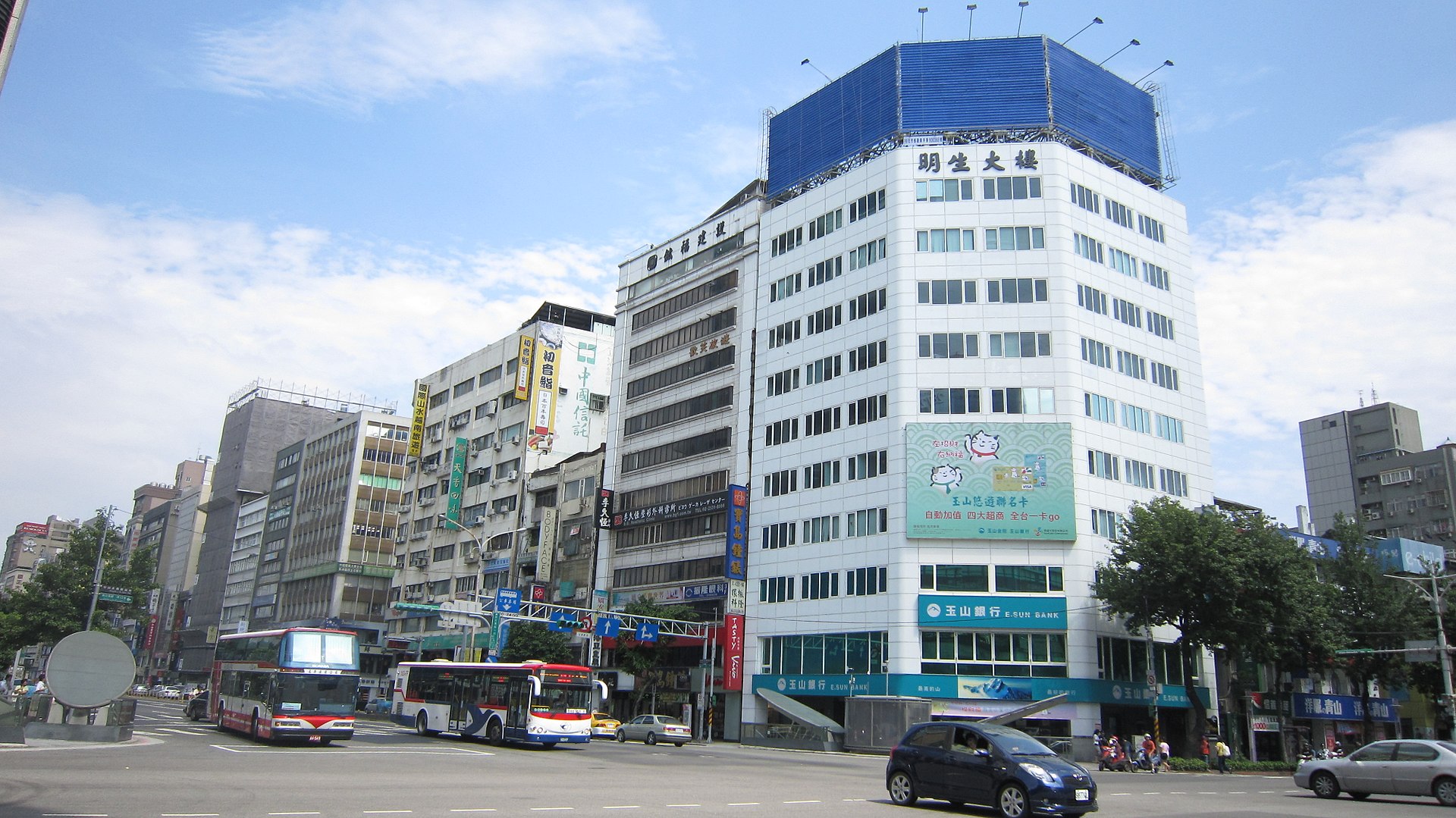  p>南京东路为台北市的重要干道,大致呈东西向,西于中山北路口接南京