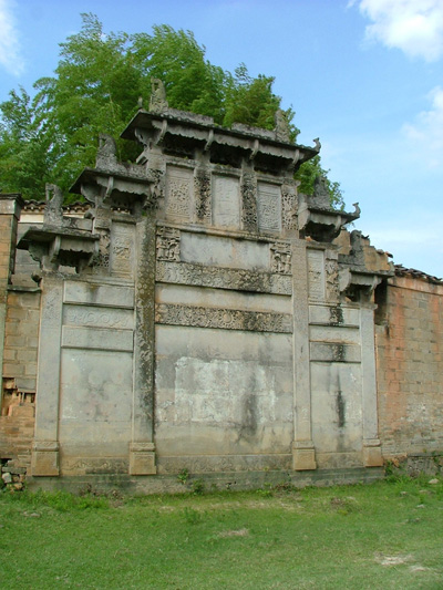  p>游垫古建筑群位于江西省抚州市金溪县合市镇游垫村,是明代建成当地