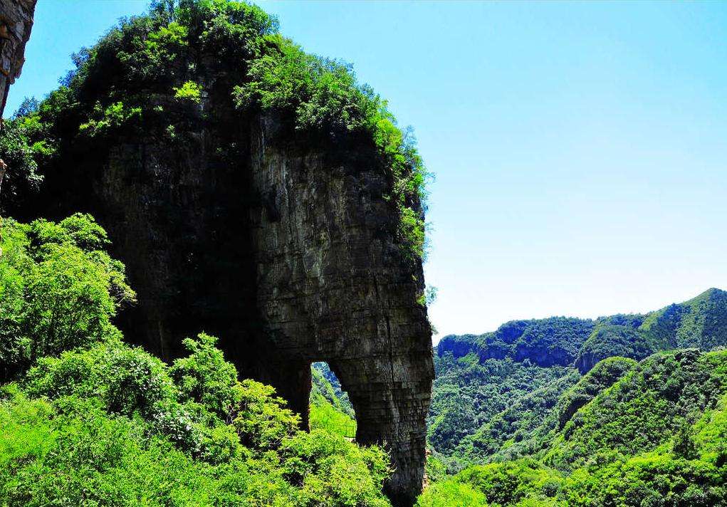  p data-id="gnbb02v9td">老象峰风景区位于北京市 a target="_blank"