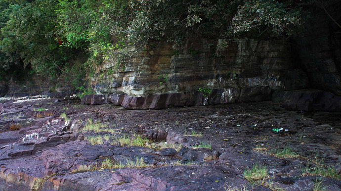  p>红岩景区坐落于东海之滨的 a target="_blank" href="/item/象山