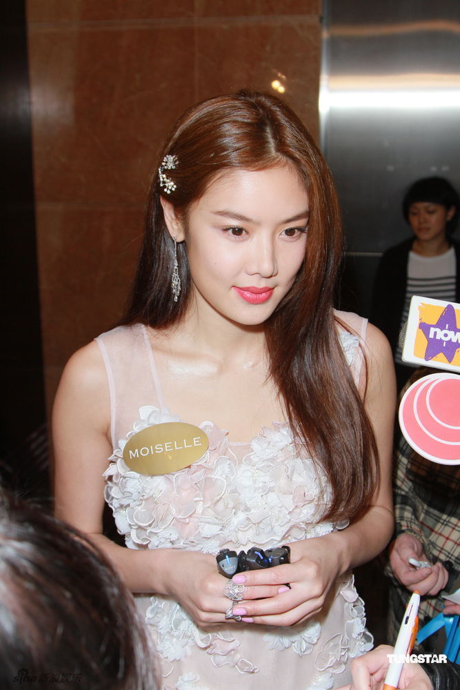  p>乐基儿,1980年8月22日出生于 a target="_blank" href="/item/澳门