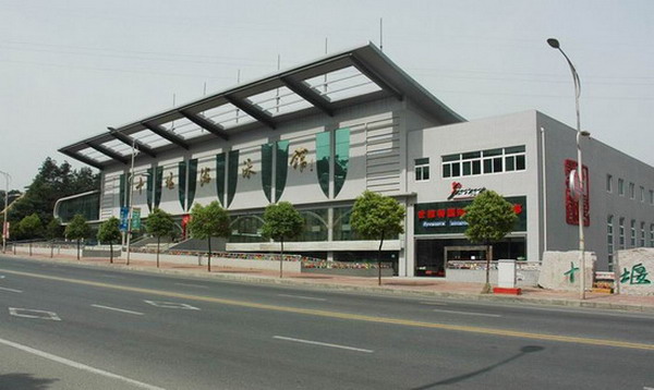  p>十堰市游泳馆是2005年市政府承诺市民的十件实事之一,由 a href="