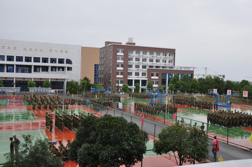  p>宜都市职教中心位于长江, a target="_blank" href="/item/清江