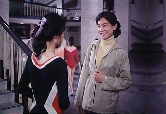 法庭内外