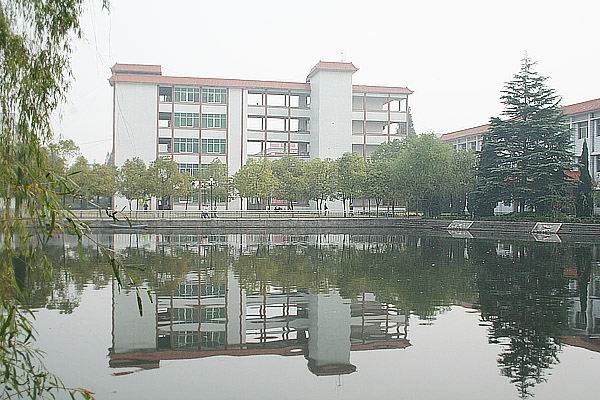  p>仙桃市沔城高级中学创办于1952年2月.