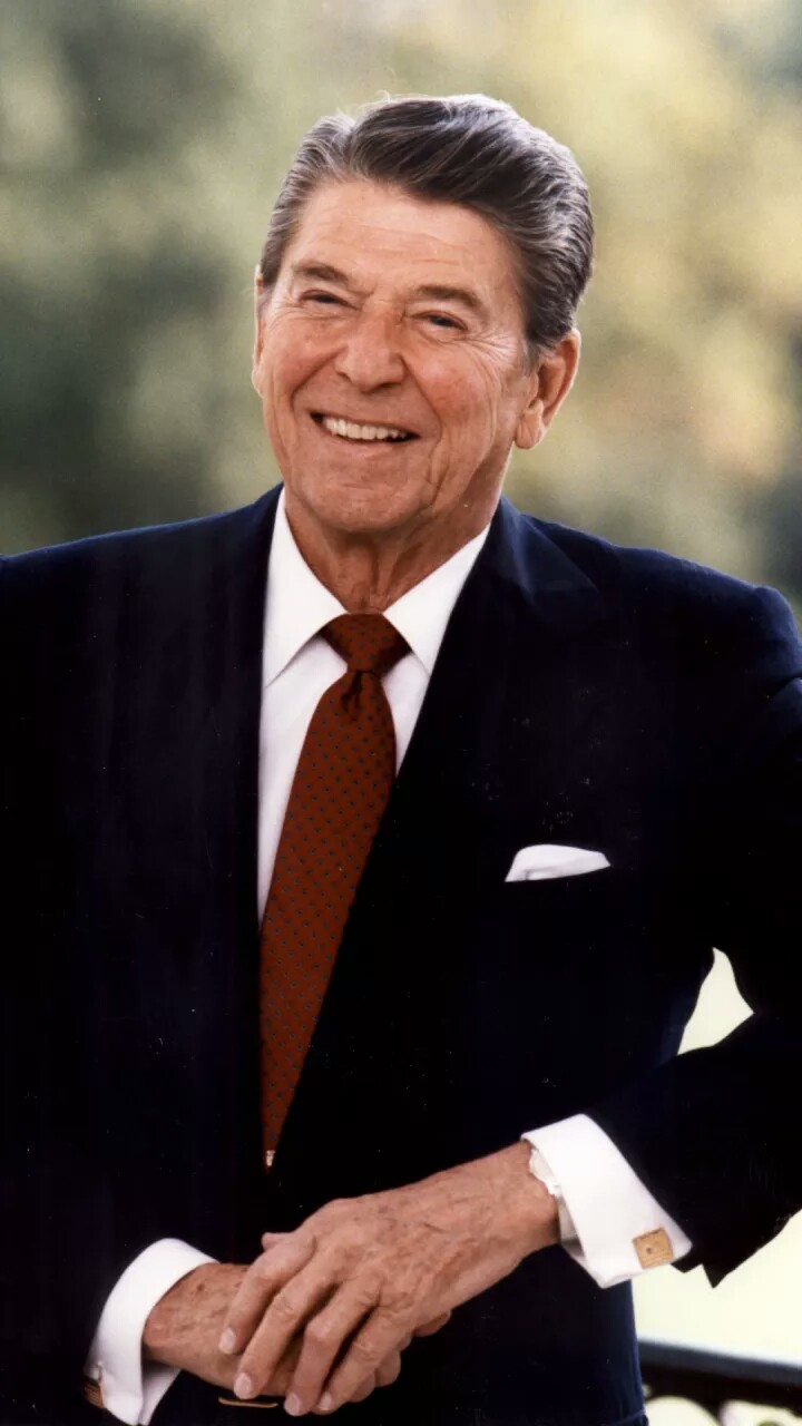 月5日),演员时期的艺名为罗纳德·里根,出生于美国伊利诺伊州坦皮科城