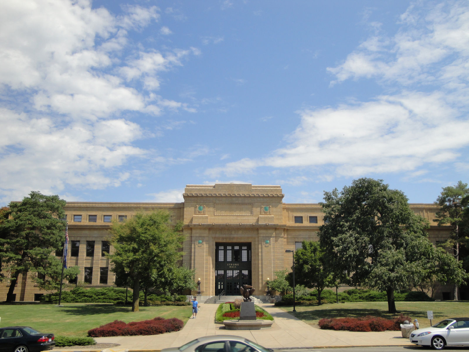 p>堪萨斯大学(university of kansas),简称ku,坐落在美国堪萨斯州的