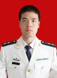2006年9月入伍,2009年5月入党,现任91128部队72分队连长,中尉军衔