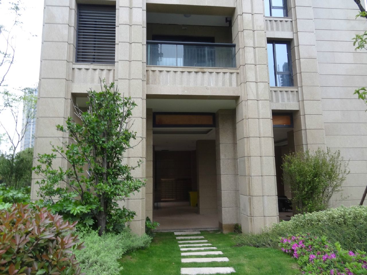  p>康城一品,雄踞临平新城cbd中央,东临9万m2水景公园,南靠世纪大道