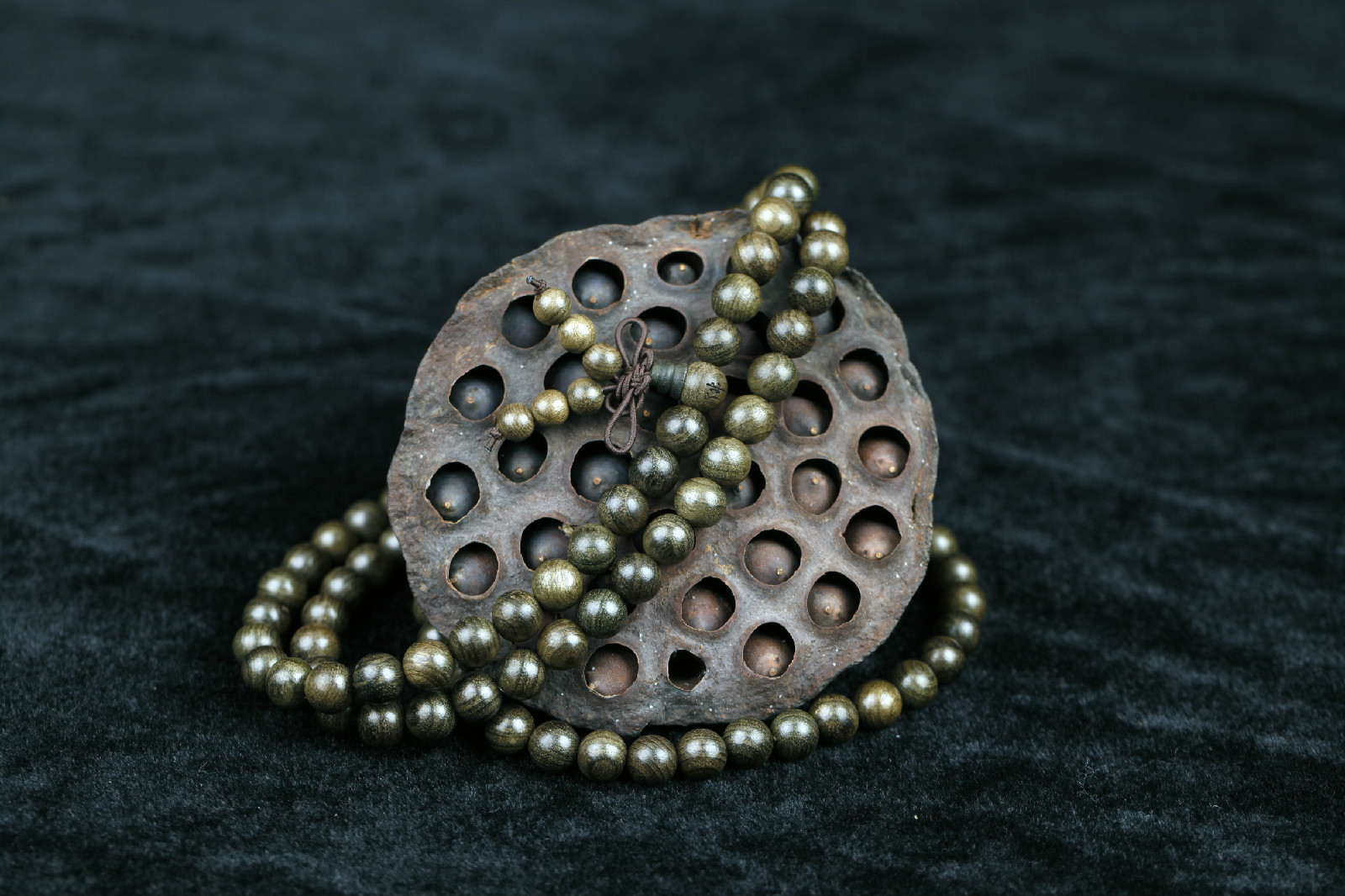 金丝楠佛珠,是采用 a target="_blank" href="/item/金丝楠木/5689033