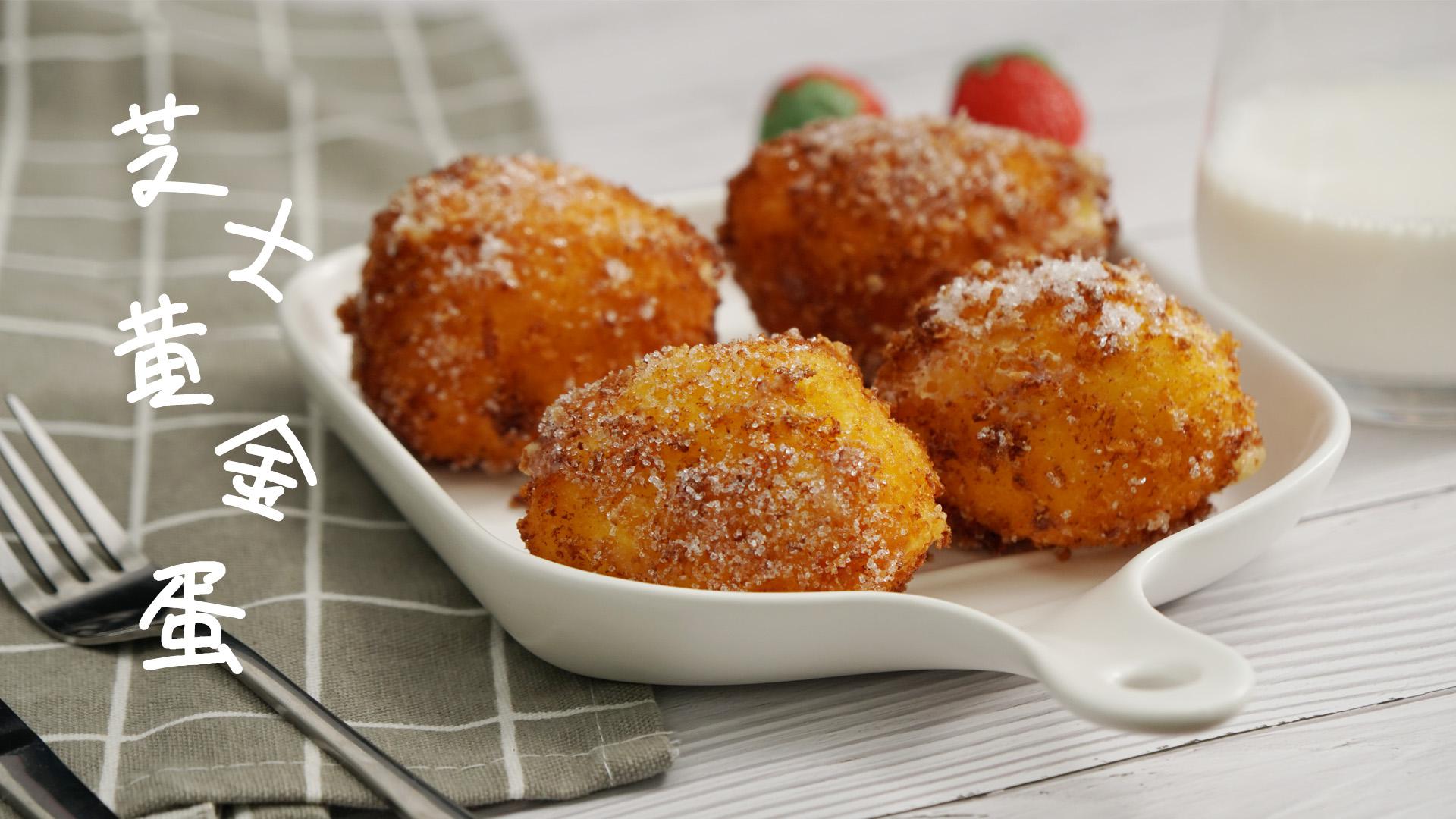 芝士片包裹鸡蛋,再裹上面包糠,炸好香味扑鼻