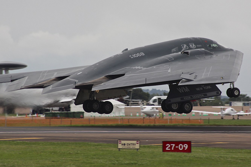  p>b-2轰炸机(英文:b-2 stealth and strategic bomber,绰号:spirit