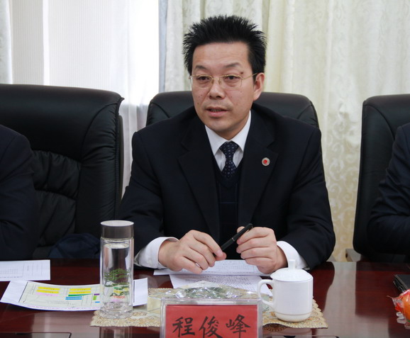  p>程俊峰,男,汉族,中共党员,1974年出生于天水甘谷,中共党员,1996年