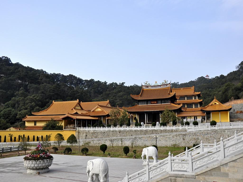  p data-id="go153u2eie">龙泉寺位于福建省长乐市鹤上镇,历经多次