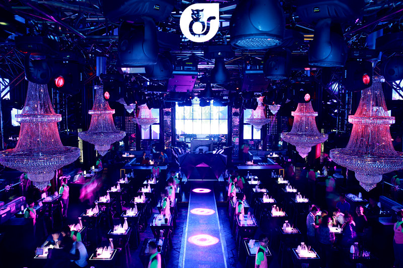  p>catwalk是广州首家国际跳舞俱乐部,拥有广州最大的舞池,拥有著名的