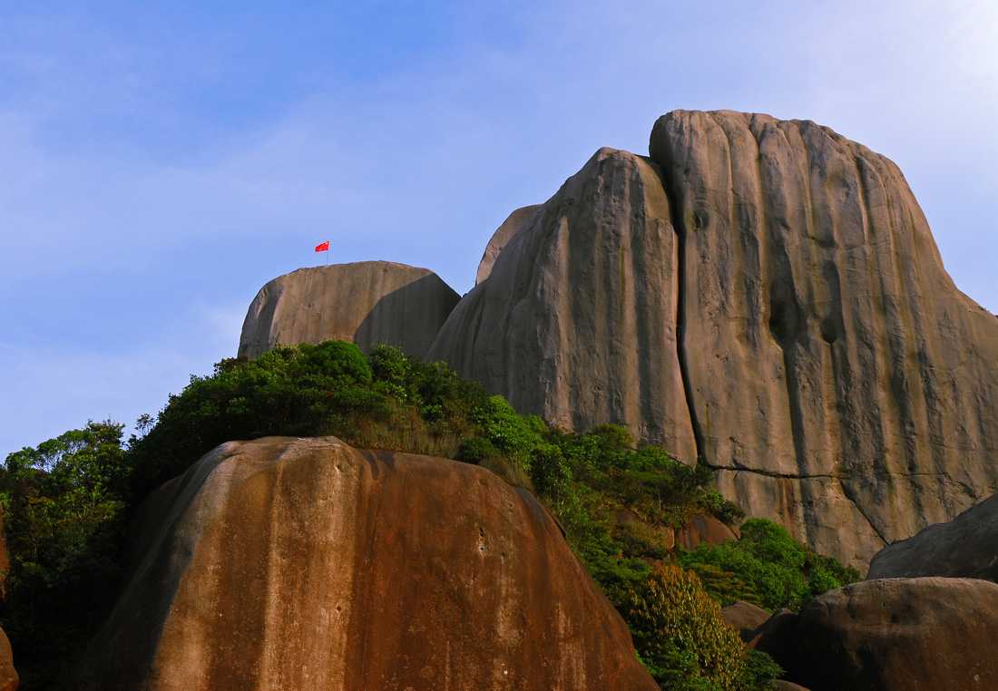  p data-id="gnwl0bcgcn">乌山,位于诏安,云霄,常山三县(区)交界处.