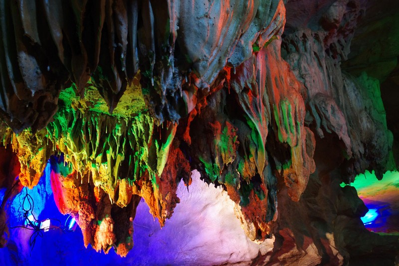 是连平老八景之"圣迹苍岩",被列为县级重点文物保护单位.