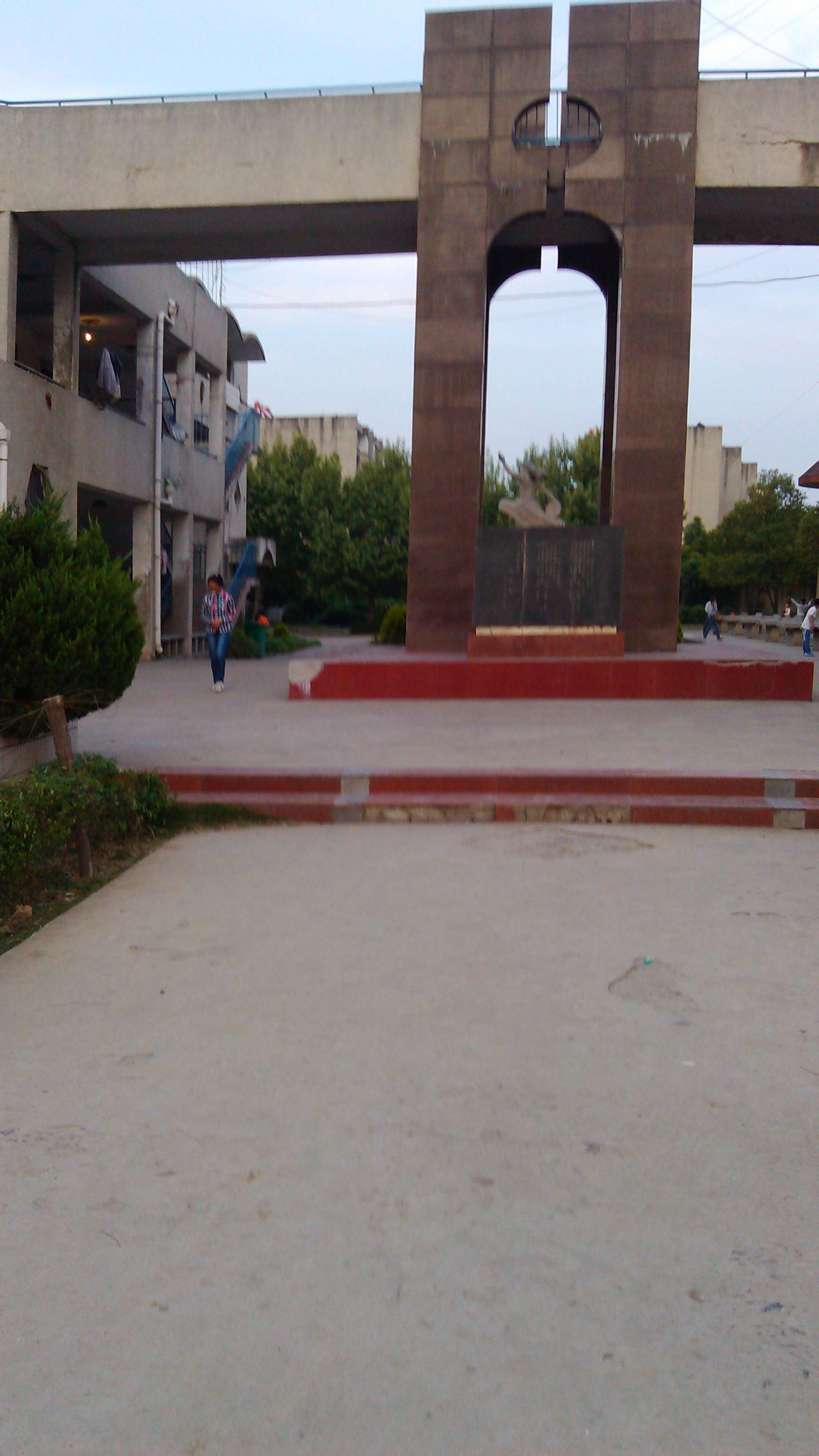  p>凤台县第十中学,又名 b>凤台十中 /b>,位于安徽省淮南市 a href="