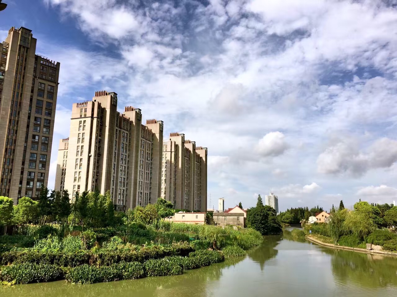  p data-id="gnap7jsi47">阳光花城处于张江最繁华的生活配套区内