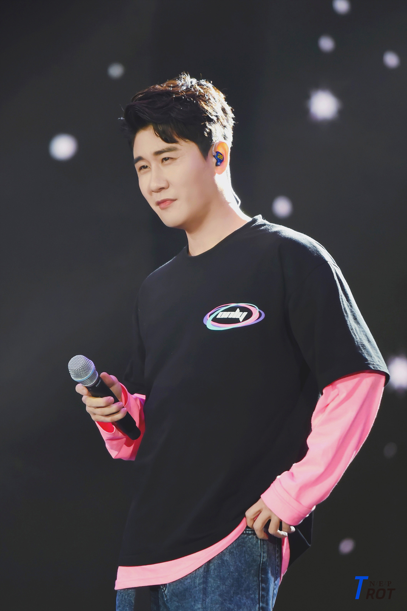  p>朴永卓(youngtak),1983年5月13日出生,毕业于国立大学综合艺术研究