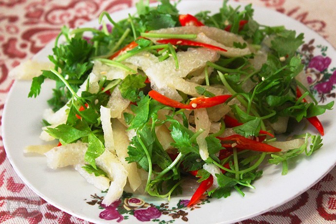  p>凉拌皮肚是一道以皮肚为主要材料的凉菜.