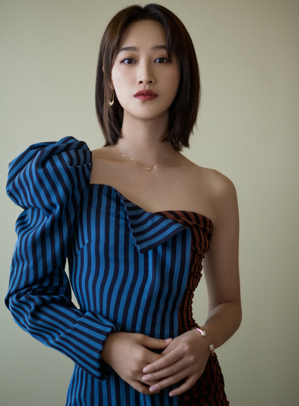 毕业于中央戏剧学院08级表演系本科班,中国内地影视女演员