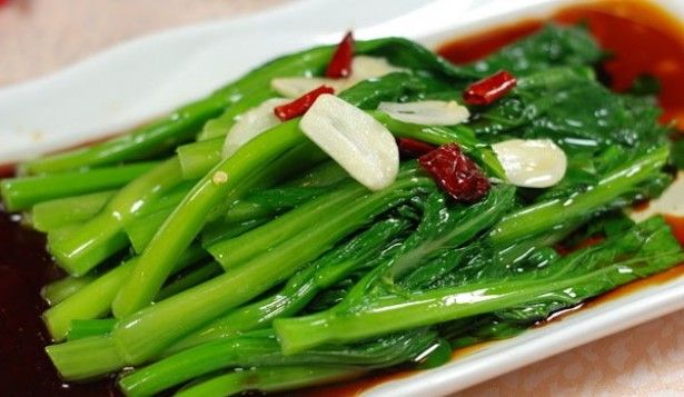  p data-id="gn8tdvd9fv">拌芥兰头是一道用芥兰头和红尖椒制作的凉拌