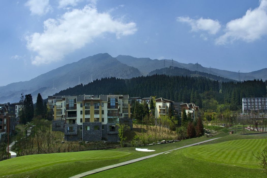 中国·洪雅半山七里坪旅游度假区