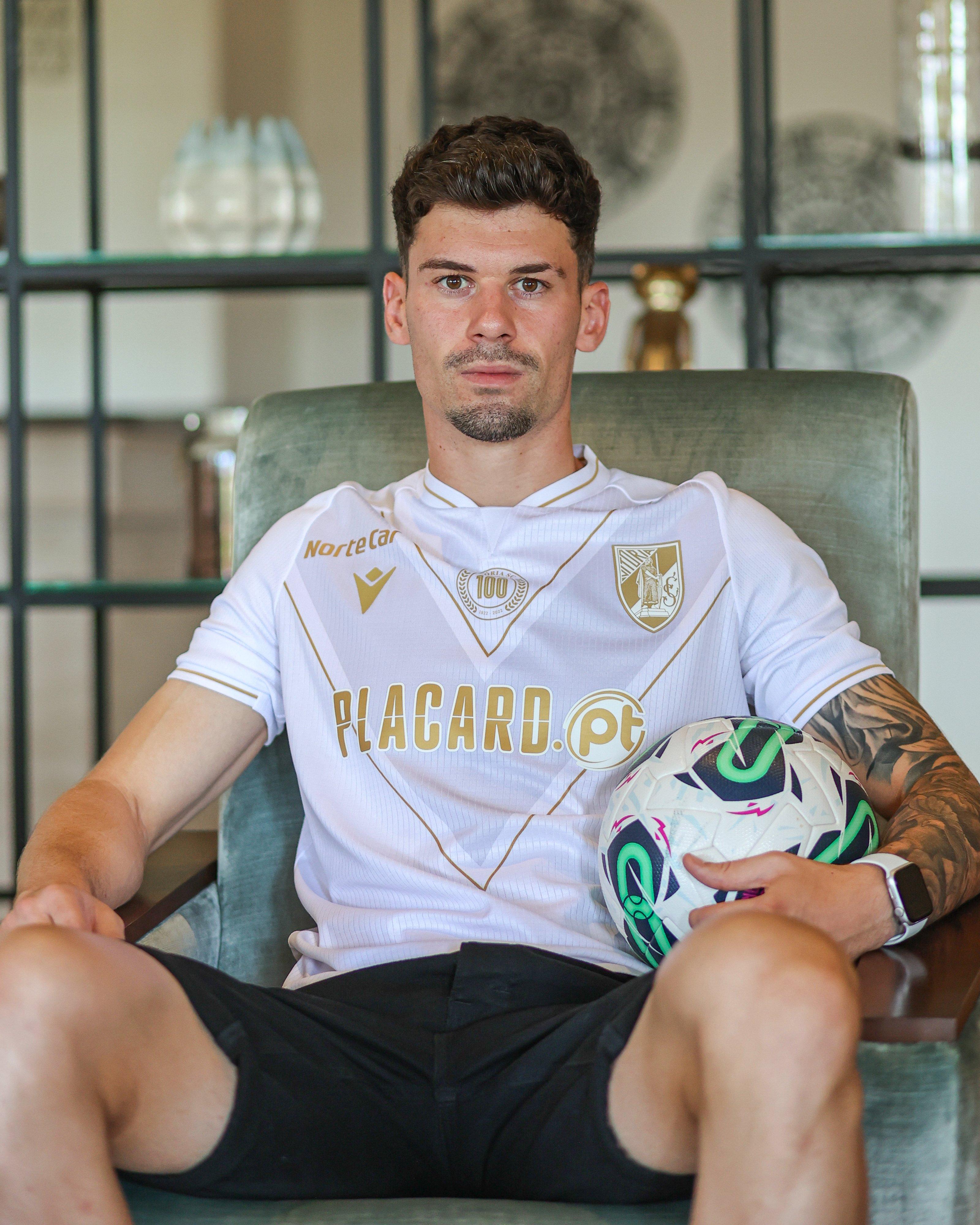 阿德里安·布兹克