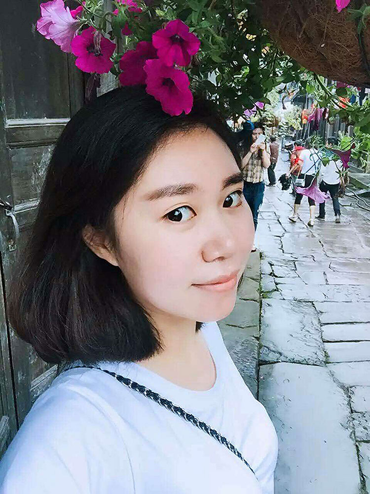 p data-id="sebsqm2pozvc">何宇婧,女,1993年生,甘肃定西人.