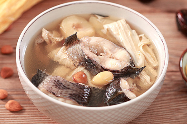  p>苹果生鱼汤是以苹果,生鱼等食材制成的一道美食. /p>