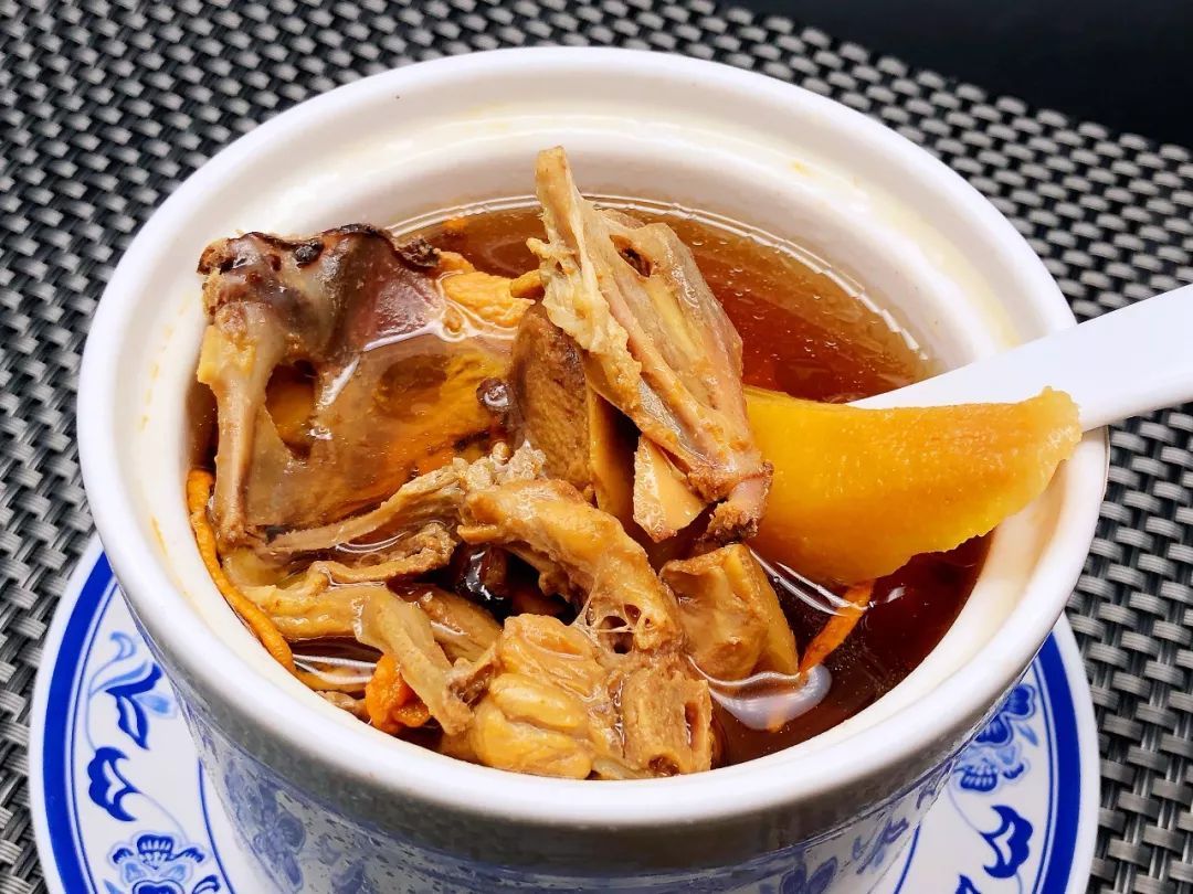  p data-id="gn81500ekt">竹笙杞子煲山鸡是一道美食,由野鸡,枸杞子