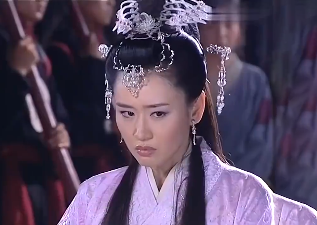 性别女,是古装电视剧《 a target="_blank" href="/item/龙游天下
