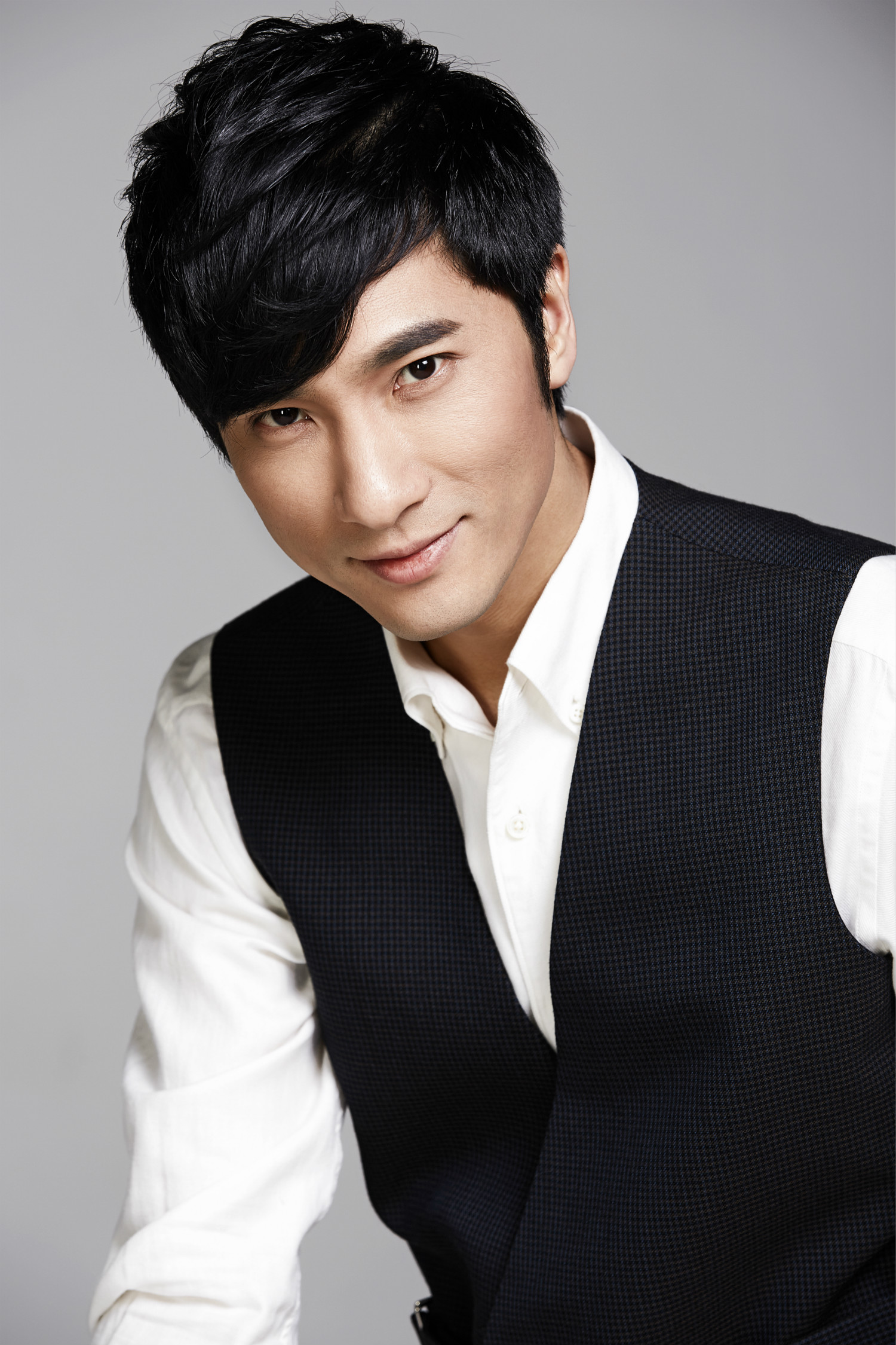  p data-id="go602z2syz">刘子豪(jeff liu),1982年生于中国 a target