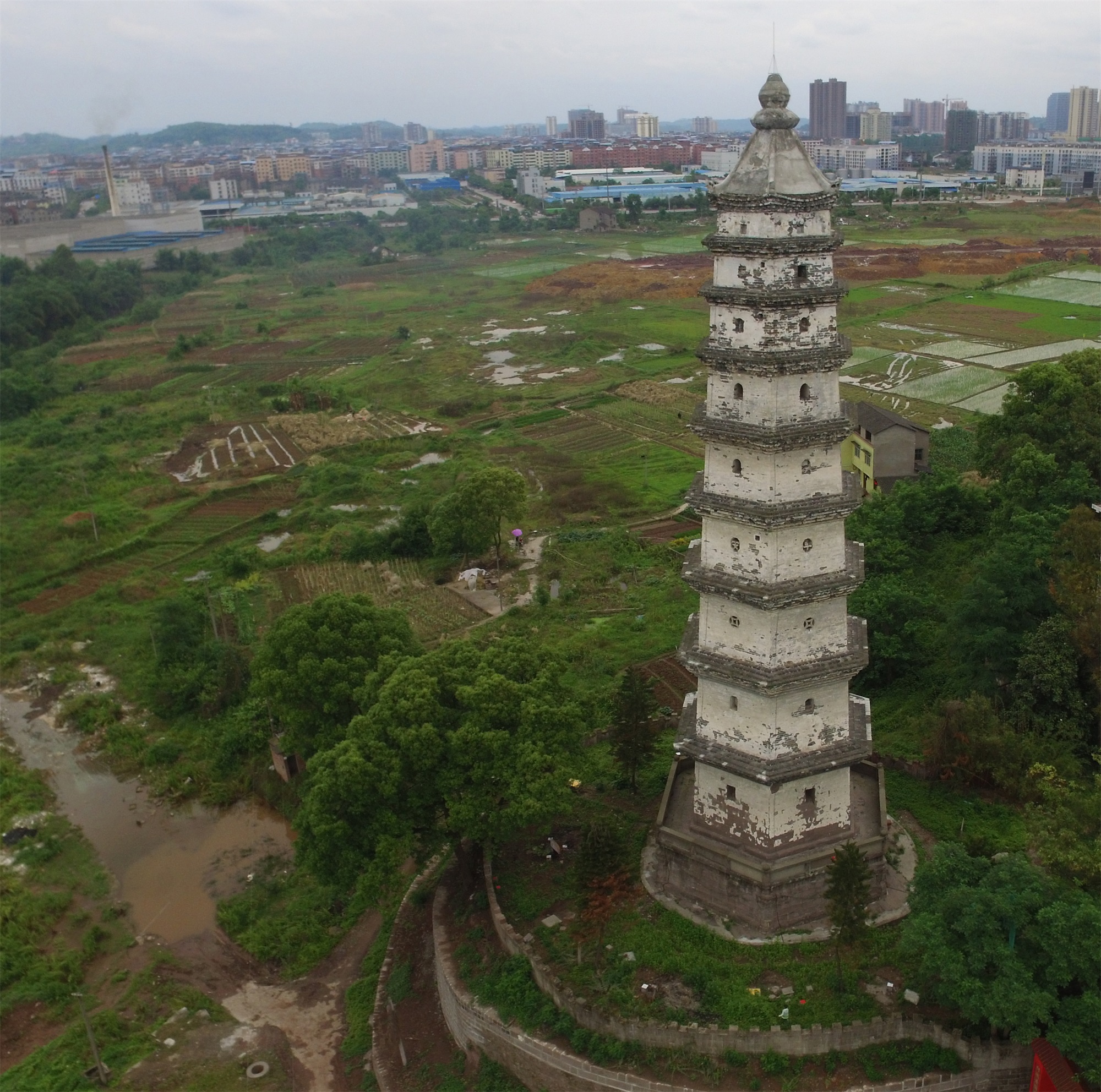 位于岳池县城南郊.