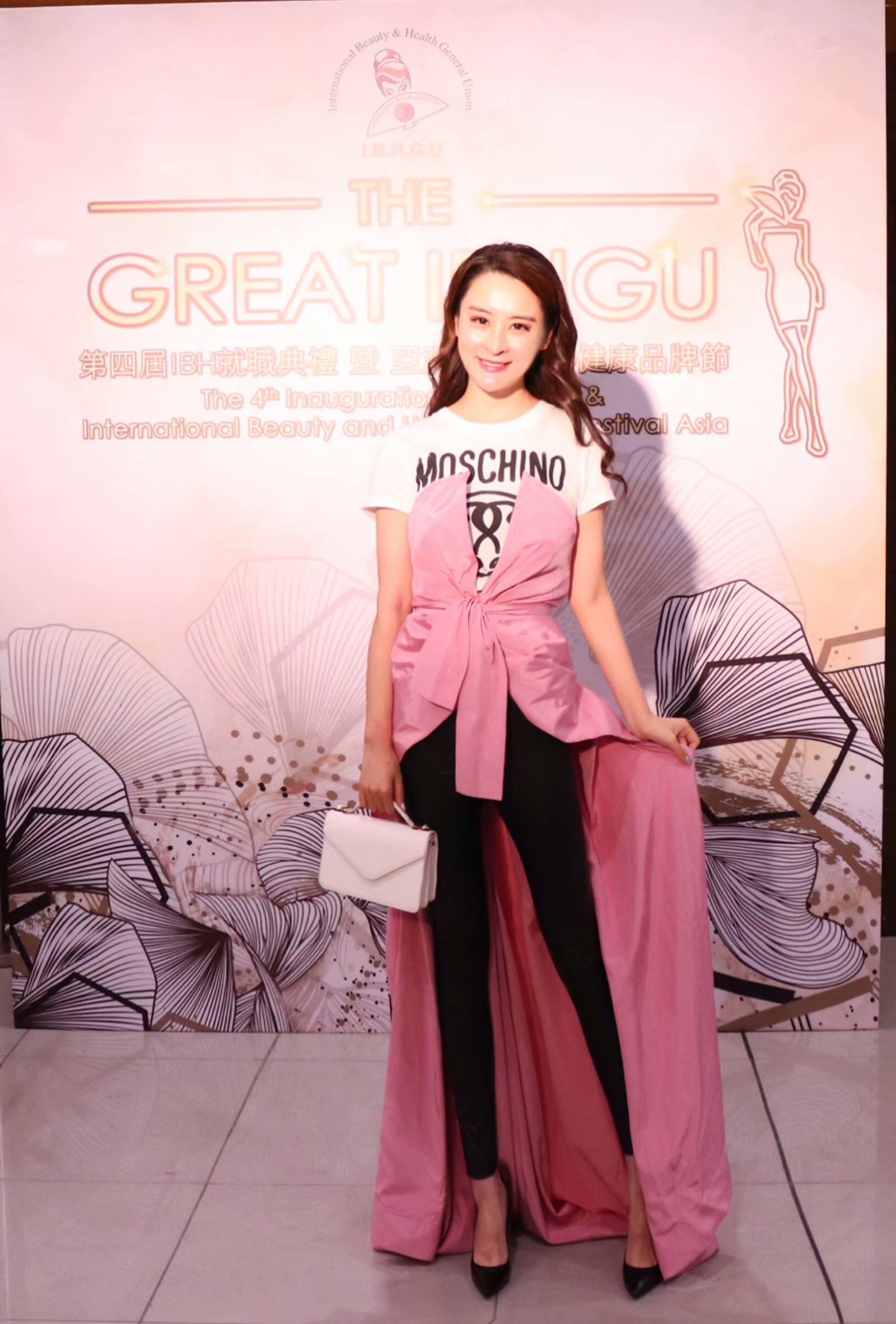 data-id="gnx017m2p4">杨光,女,生于黑龙江省哈尔滨市,著名模特,主持