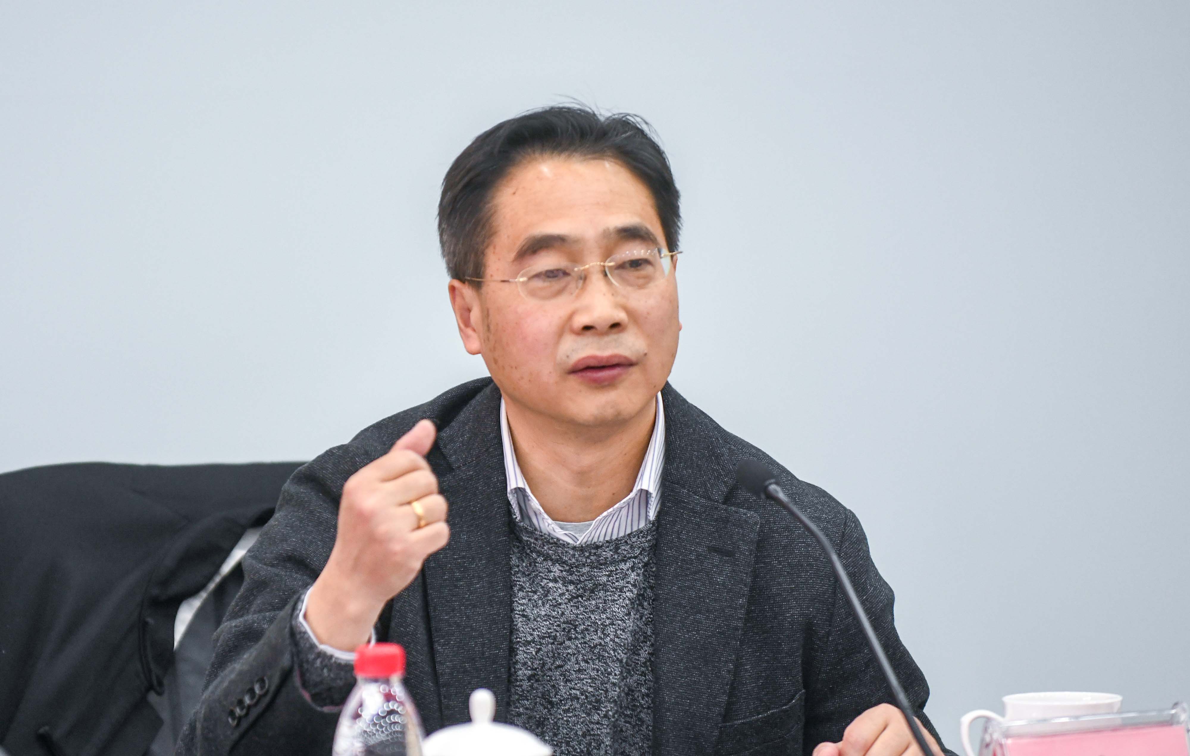 中共党员,法学博士, a target="_blank" href="/item/清华大学法学院
