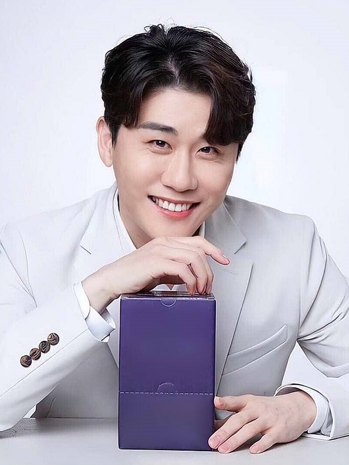  p>朴永卓(youngtak),1983年5月13日出生,毕业于国立大学综合艺术研究