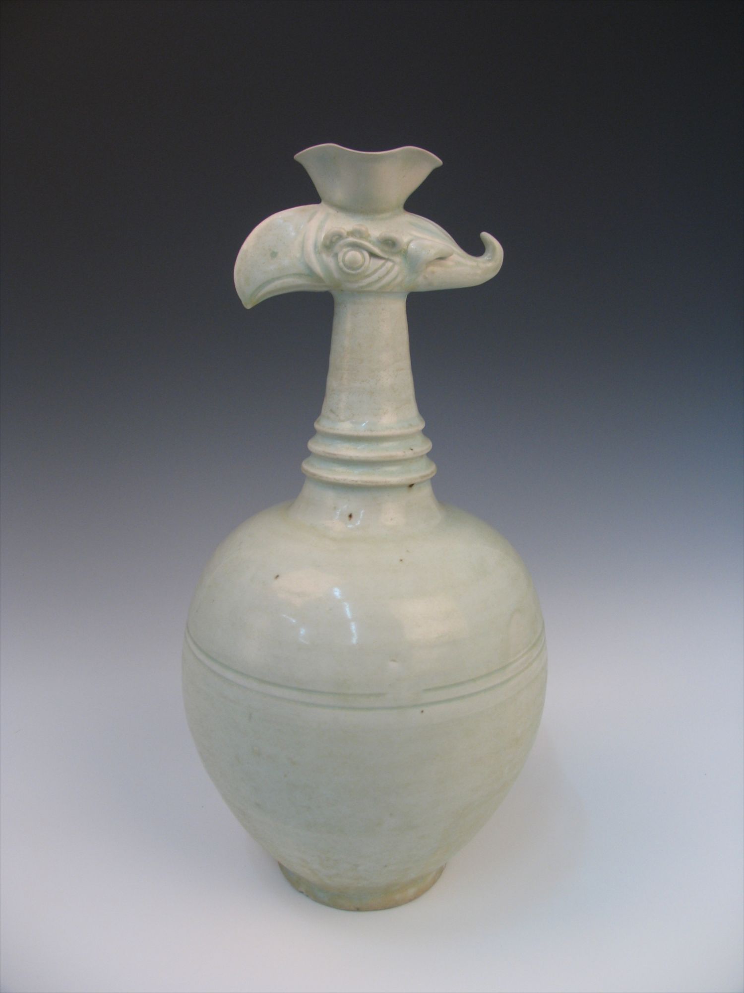 宋代青白釉花口凤首瓷壶