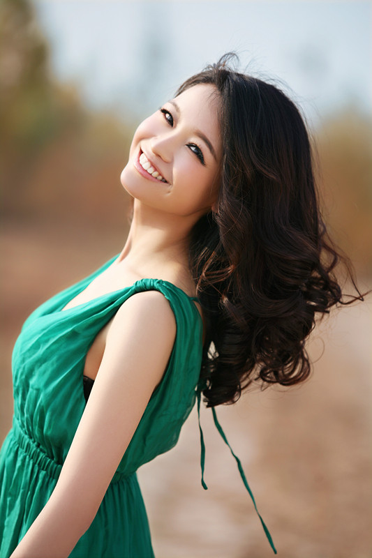  p>宁可,女,湖南邵东县斫曹乡石坪村人,海政文工团青年独唱演员, a