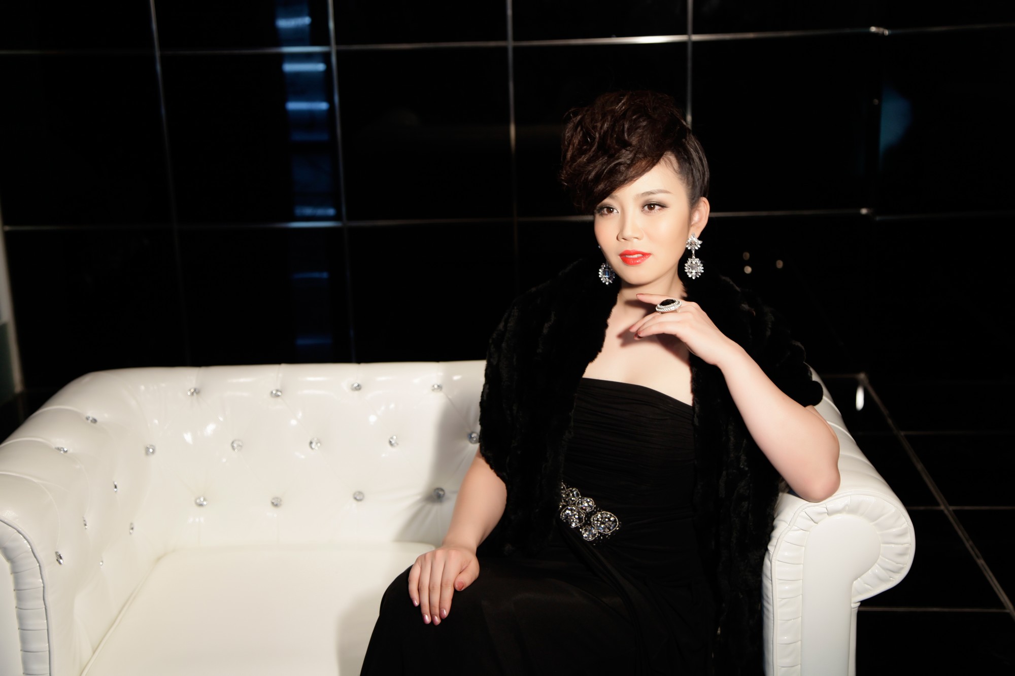  p>金松美,1985年出生于 a target="_blank" href="/item/朝鲜民主