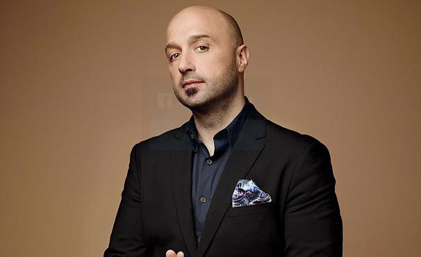 "joe" bastianich (1968年9月17日在美国纽约出生) 是美国厨艺大师及