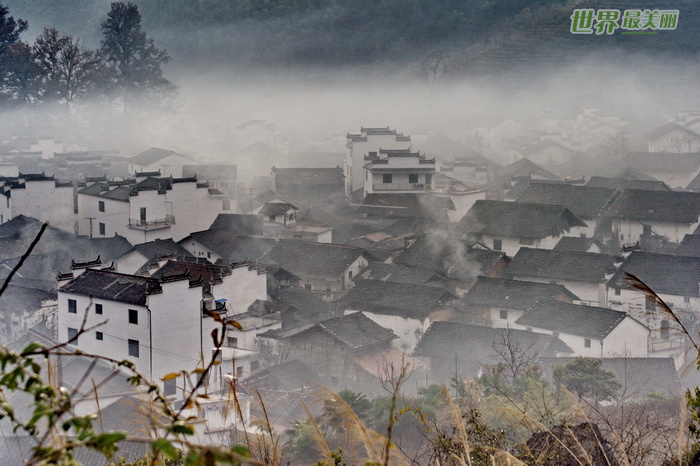  p data-id="gnzla965sc">仙人下棋位于黄山始信峰右侧,像是几个身着