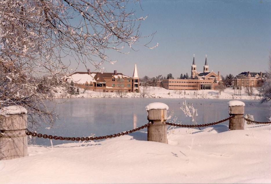  p>贡萨加大学是一所位于美国华盛顿斯波坎的私立大学,在《 a target=