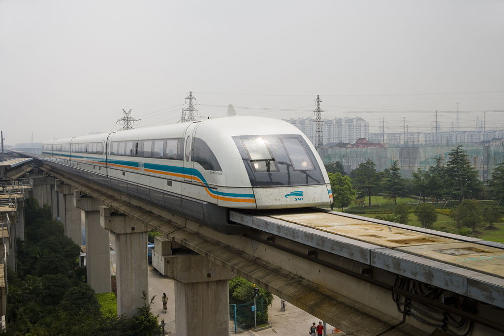 其首条线路 a target="_blank" href="/item/上海磁浮列车示范运营线