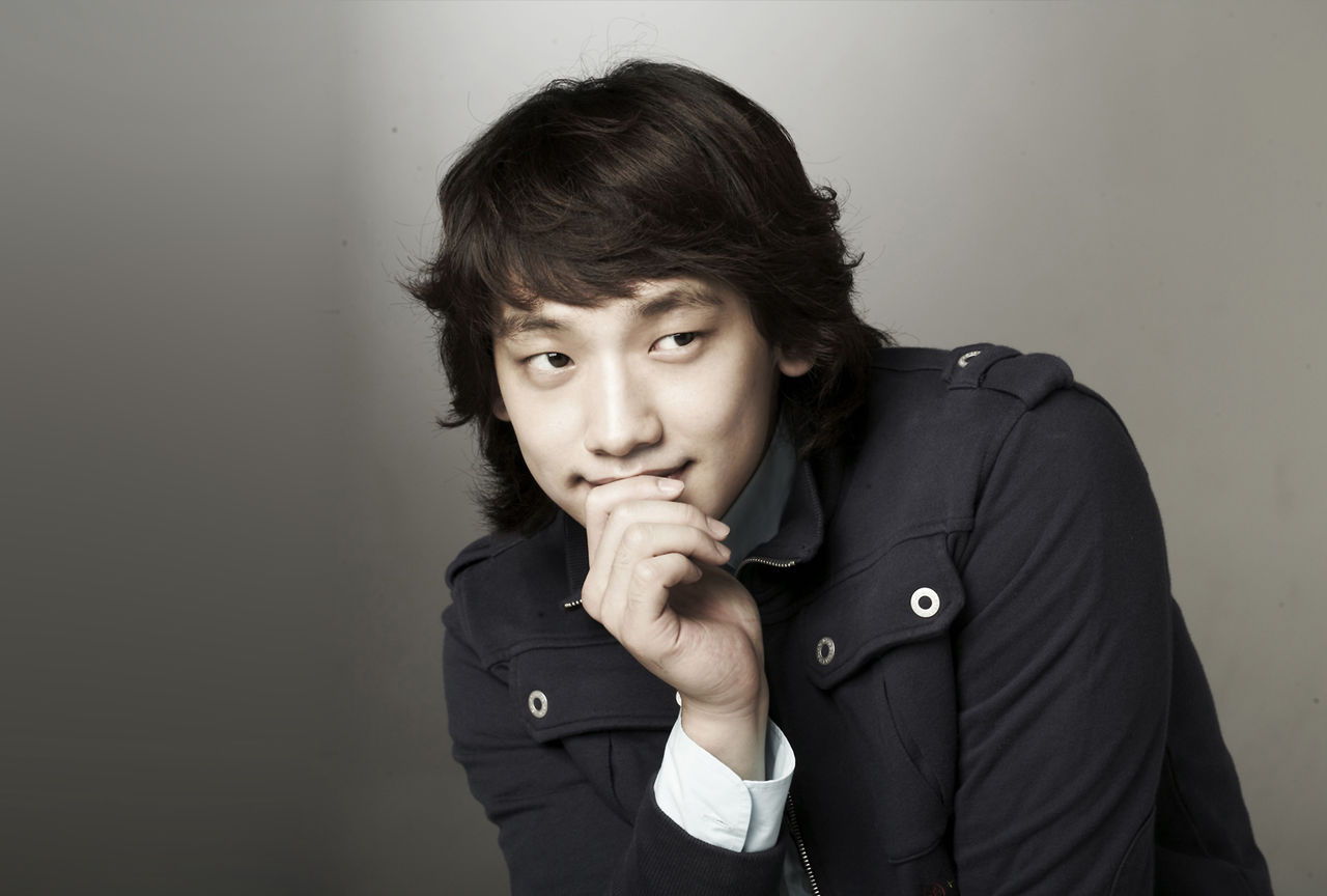  p>郑智薰(rain),1982年6月25日出生于韩国首尔,韩国流行男歌手,演员