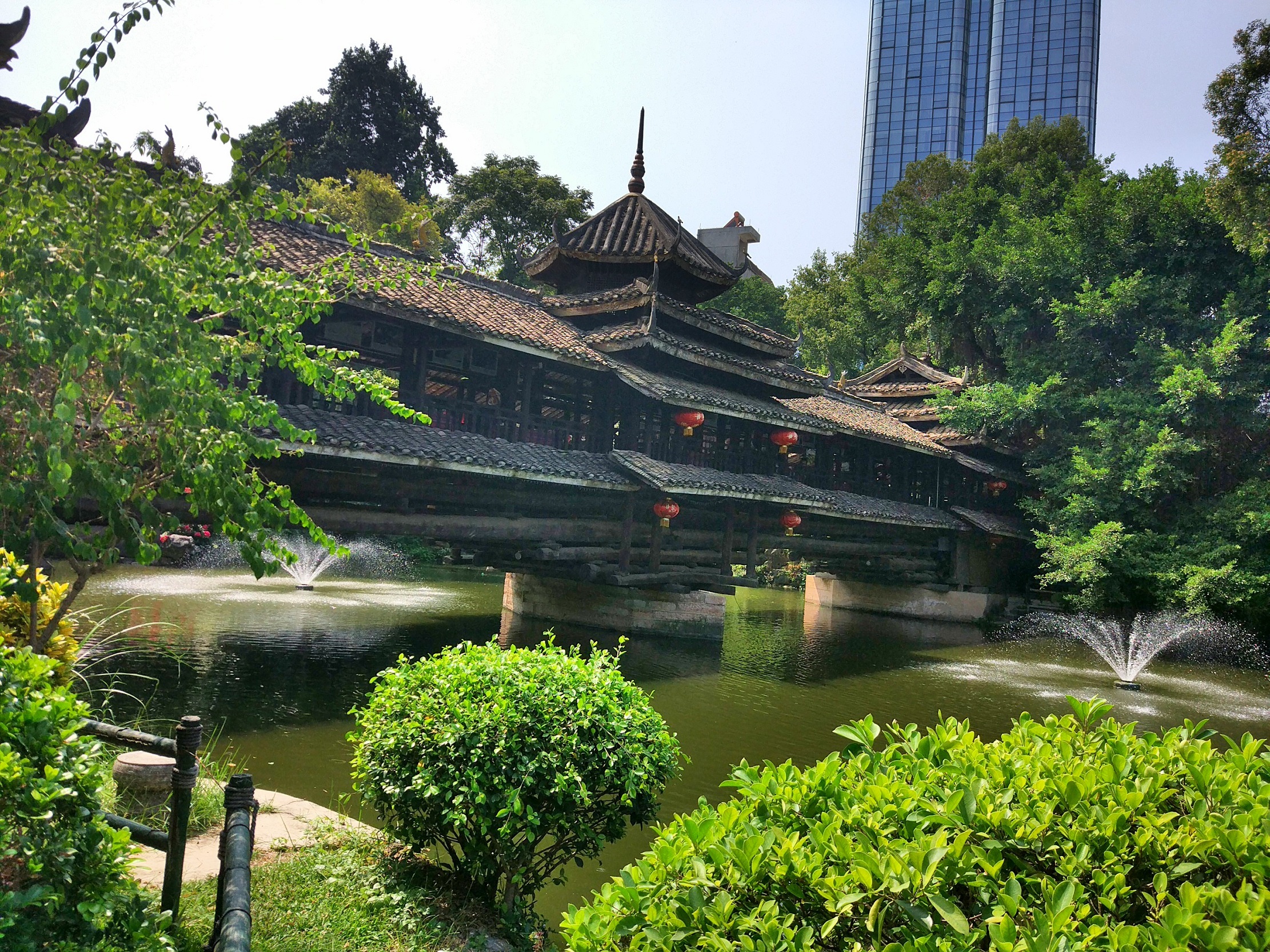  p>广西民族文物苑坐落在南宁市 a target="_blank" href="/item/广西