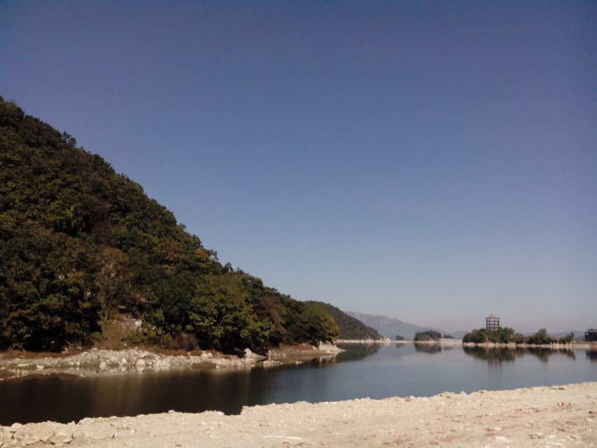  p>黑沟水库景区山林面积2万余亩,土地面积4000余亩.