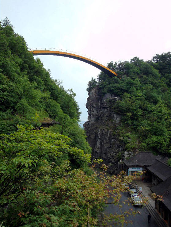  p>天台山是浙江省著名的游览胜地,早在东和南北朝时代就名闻内.